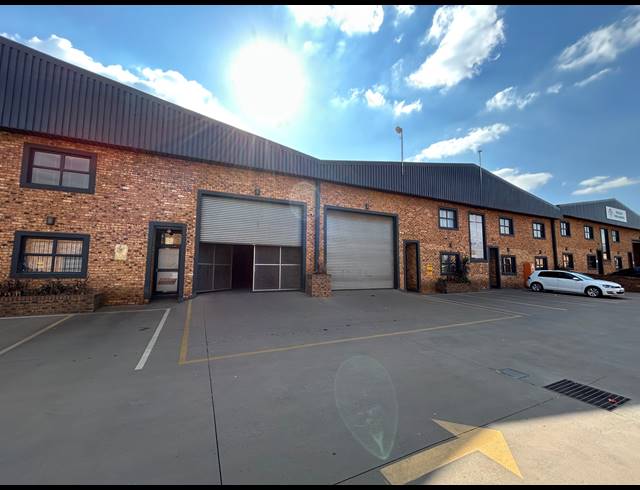 945M² WAREHOUSE TO LET IN BRENTWOOD PARK